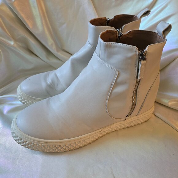 AEROSOLES Cream and White High-Top Wedge Platform Sneaker Boots Size 10.5 US - Picture 1 of 13